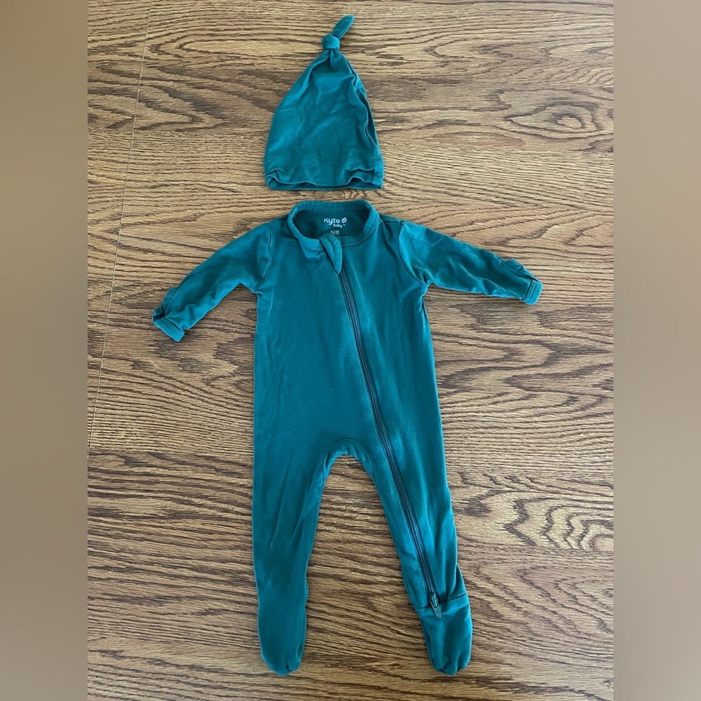Kyte Baby Sleeper and Hat NB